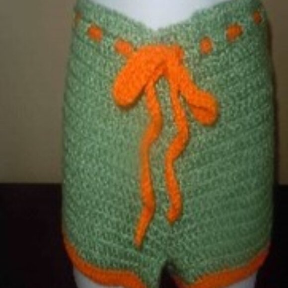 BEACH SHORTS (SML) - Picture 1 of 6